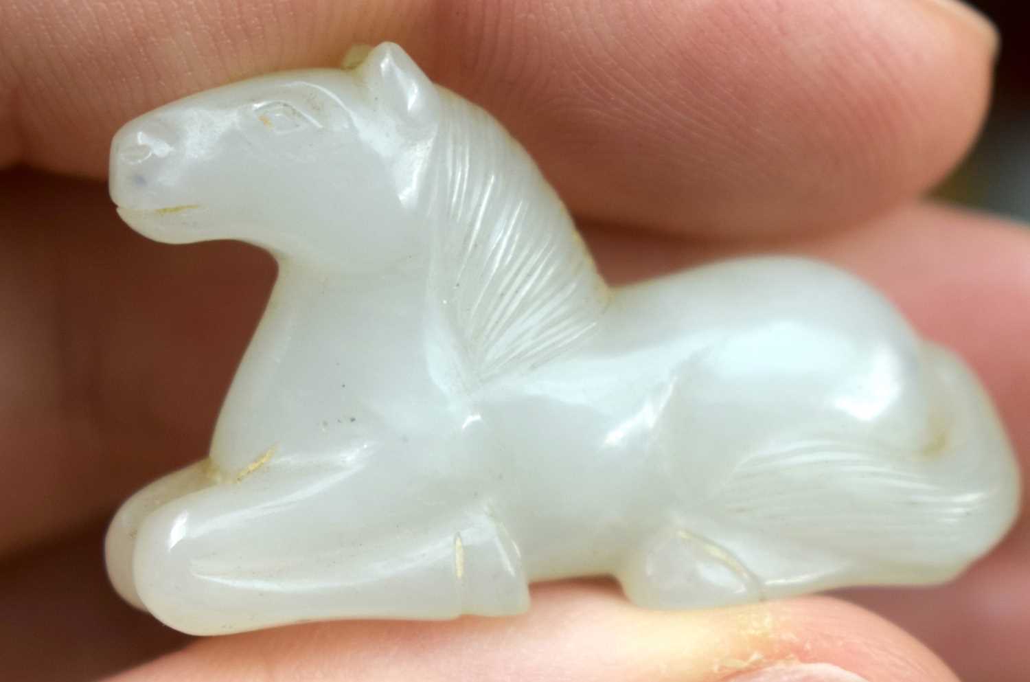 A 19TH CENTURY CHINESE CARVED WHITE JADE FIGURE OF A RECUMBANT HORSE Qing. 3 cm x 2 cm. - Image 11 of 12