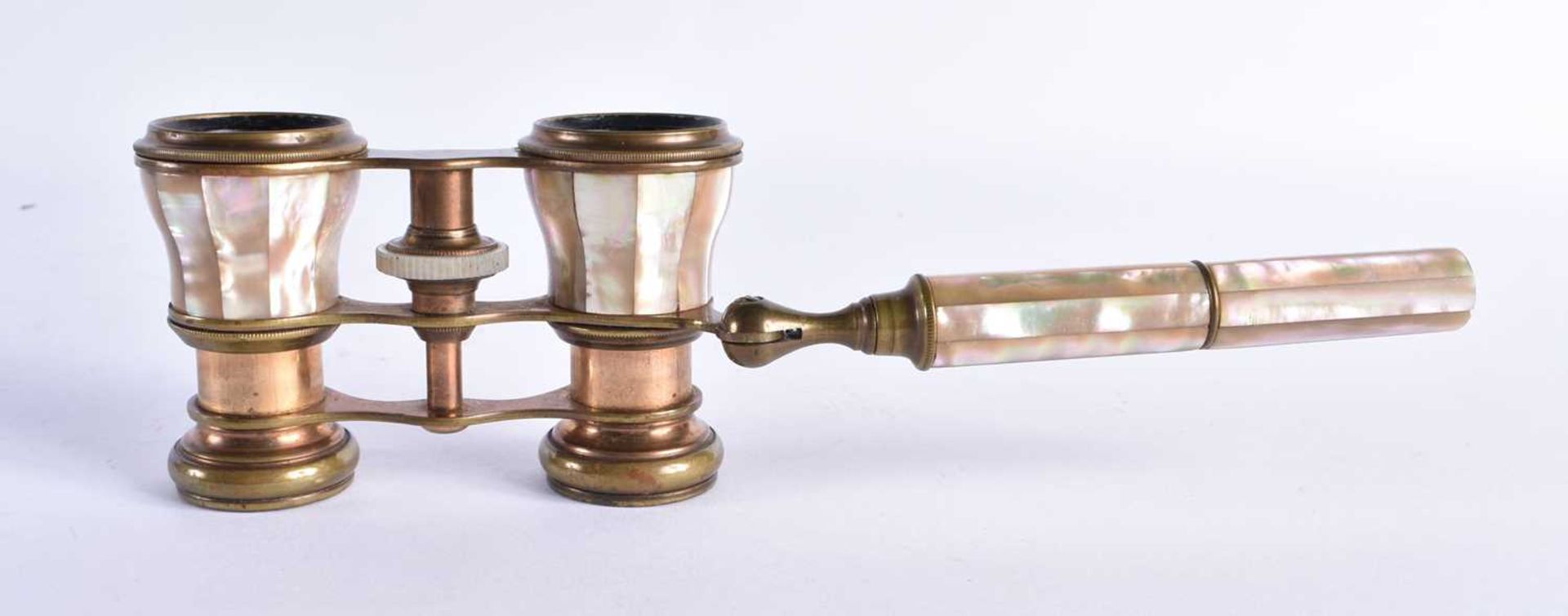 A PAIR OF MOTHER OF PEARL OPERA GLASSES 6 x 23cm extended - Image 7 of 8