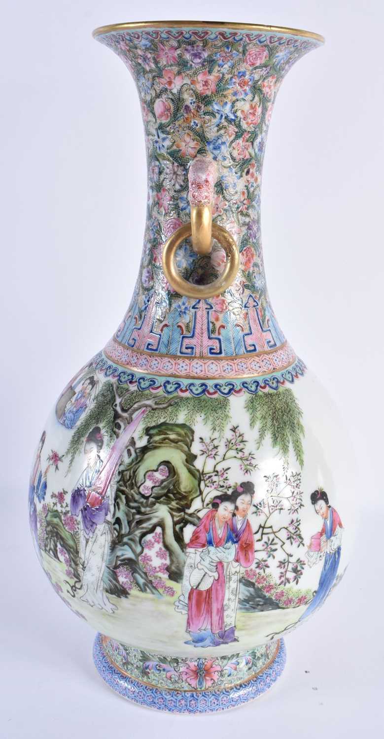 A FINE LARGE EARLY 20TH CENTURY CHINESE FAMILLE ROSE PORCELAIN TWIN HANDLED VASE Late Qing/Republic, - Image 5 of 24