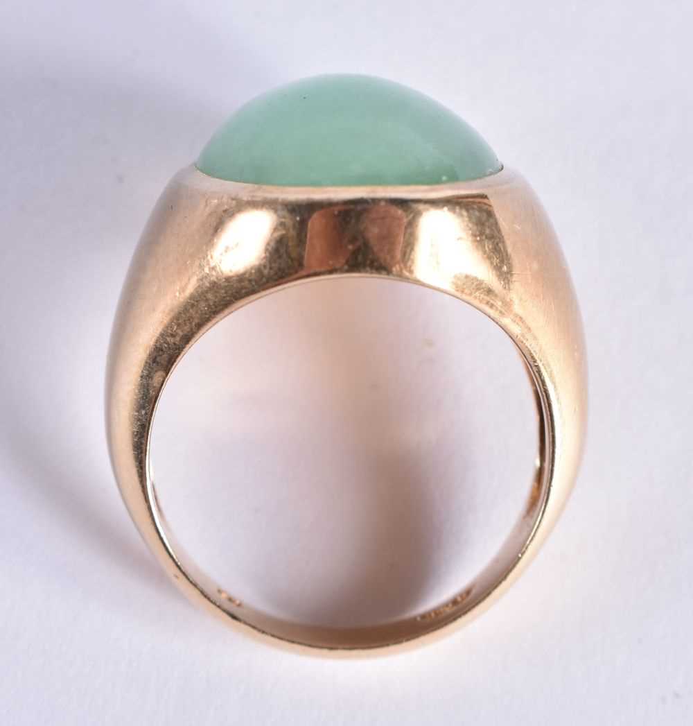 A LARGE CHINESE REPUBLICAN PERIOD 14CT GOLD AND APPLE JADEITE RING. 12 grams. - Image 4 of 4