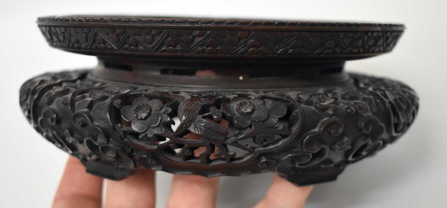 A FINE EARLY 19TH CENTURY CHINESE CARVED HARDWOOD DRAGON STAND Qing, beautifully carved with a - Image 6 of 14