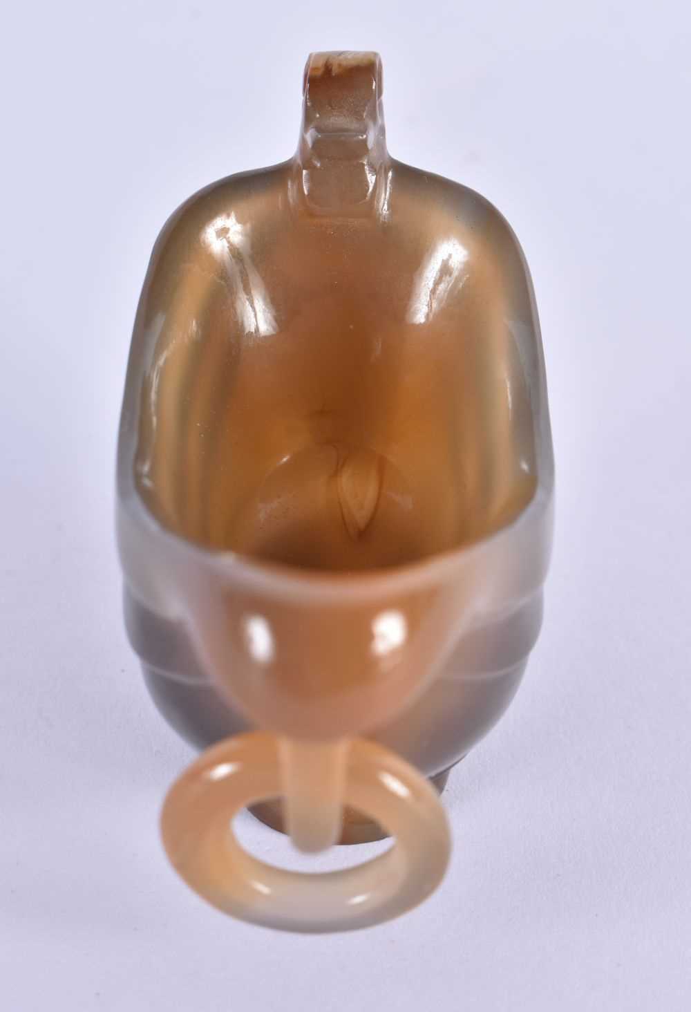 A 19TH CENTURY CHINESE CARVED AGATE LIBATION CUP Qing, of plain form with ring handle. 7.5 cm x 5 - Image 2 of 6
