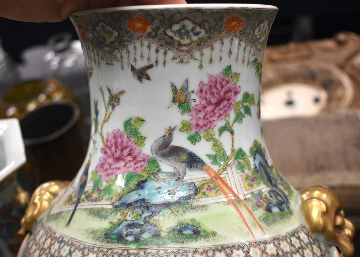 A VERY LARGE PAIR OF 19TH CENTURY CHINESE FAMILLE VERTE PORCELAIN VASES Qing, painted with birds - Image 30 of 31