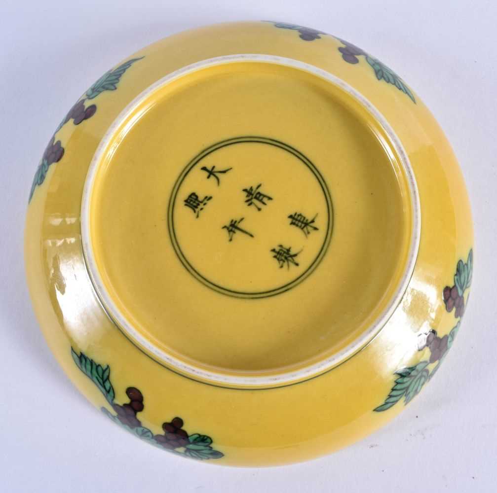 A FINE CHINESE QING DYNASTY IMPERIAL YELLOW GLAZED PORCELAIN DISH Kangxi mark and possibly of the - Image 4 of 15