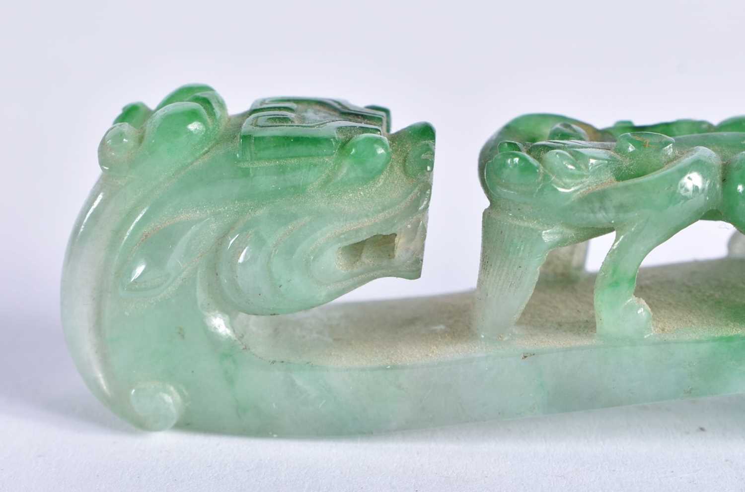A FINE 19TH CENTURY CHINESE CARVED JADEITE BELT HOOK Qing. 10 cm long. - Image 2 of 28