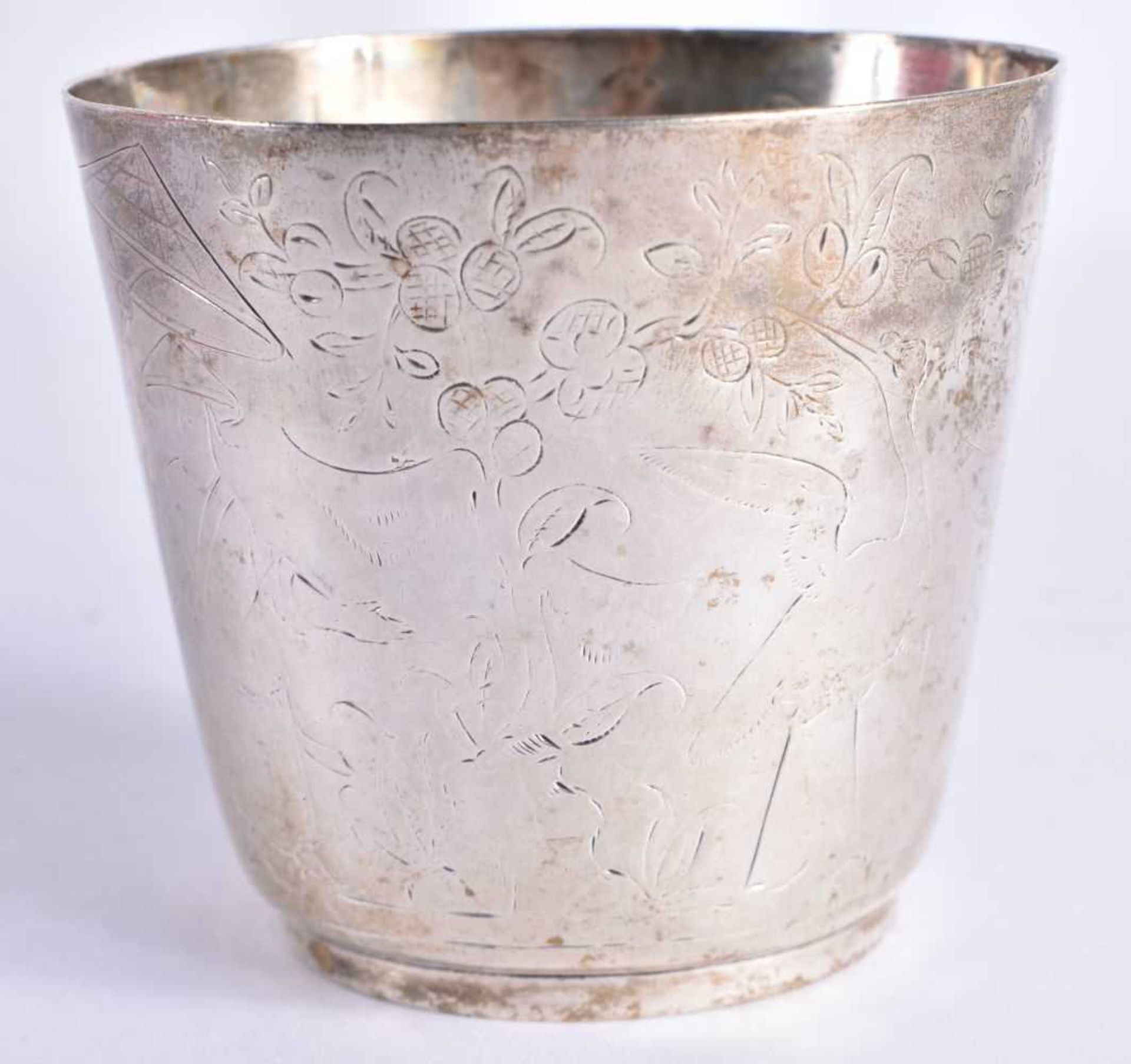 AN EARLY CONTINENTAL CHINOSERIE ENGRAVED SILVER BEAKER. 117 grams. 7.75 cm x 7 cm. - Image 2 of 5