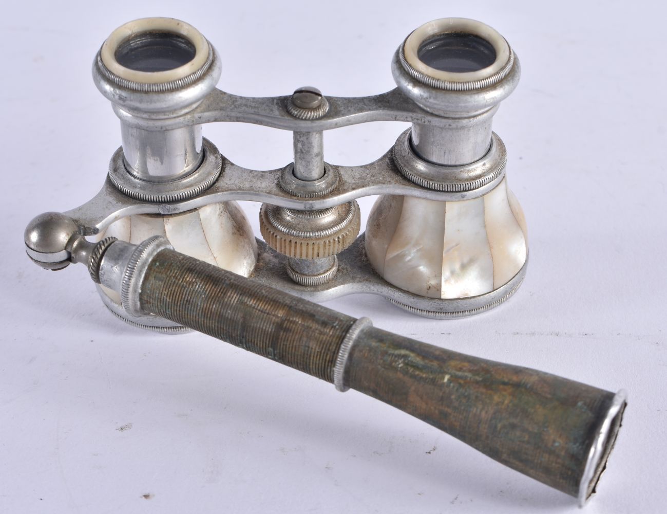 A PAIR OF MOTHER OF PEARL OPERA GLASSES. 21 cm x 8 cm.