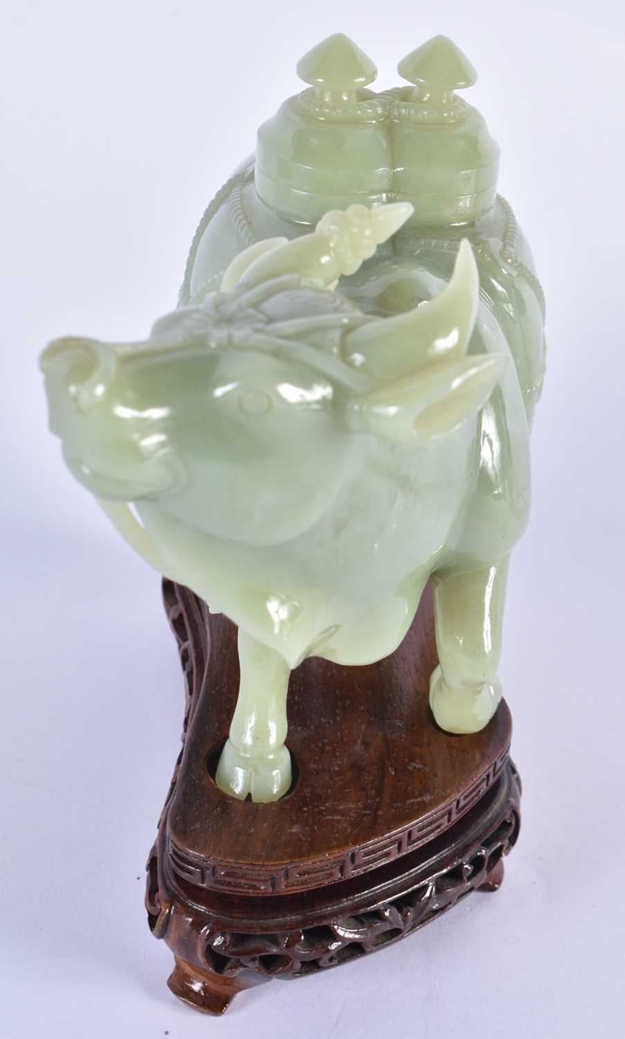 A LARGE 19TH CENTURY CHINESE CARVED JADE BULLOCK CENSER AND COVER Qing, modelled with rope twist - Image 4 of 5