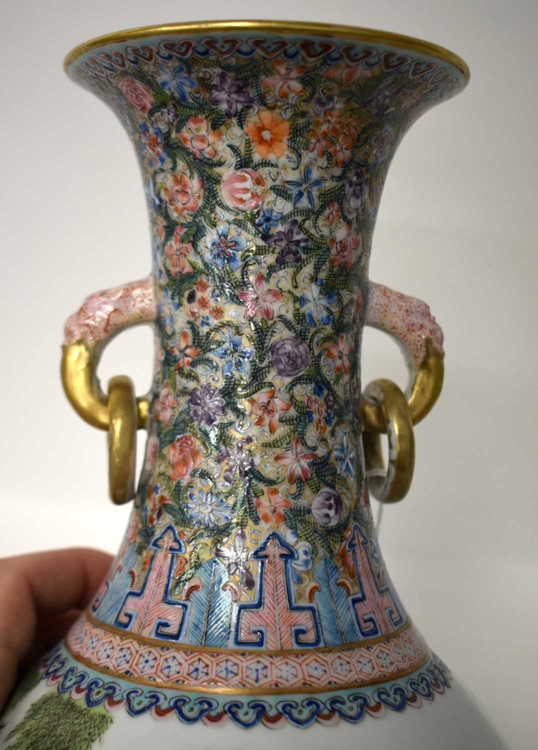 A FINE LARGE EARLY 20TH CENTURY CHINESE FAMILLE ROSE PORCELAIN TWIN HANDLED VASE Late Qing/Republic, - Image 14 of 24