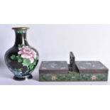 AN UNUSUAL EARLY 20TH CENTURY CHINESE CLOISONNE ENAMEL DESK STAND Late Qing/Republic, together