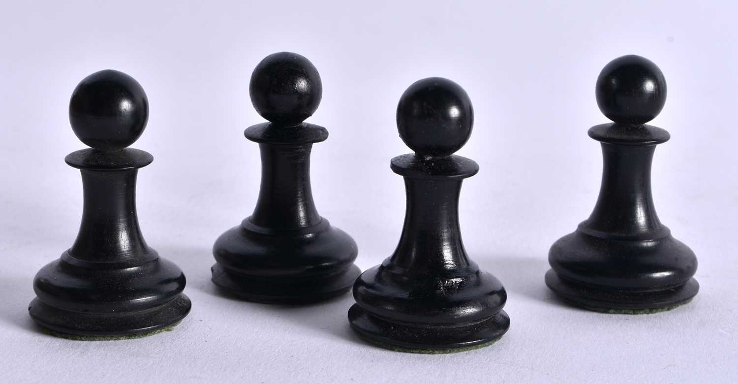 A LARGE ANTIQUE STAUNTON TYPE J JAQUES OF LONDON EBONY AND BOXWOOD CHESS SET (32 Pieces complete) - Image 24 of 44
