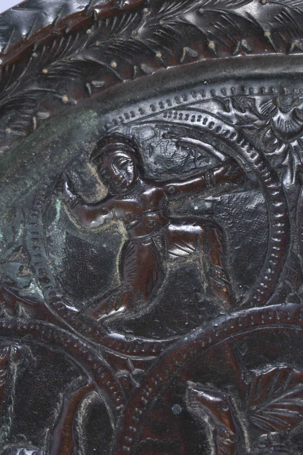 A 19TH CENTURY INDIAN BRONZE REPOUSSE DEITY DISH decorated with figures. 21 cm diameter. - Image 4 of 5