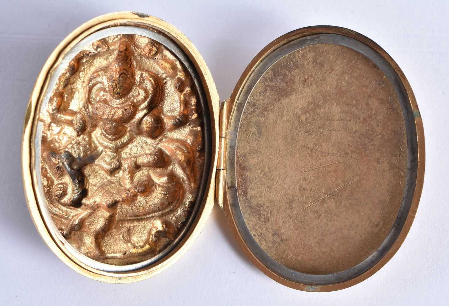 A Yellow Metal Locket Brooch (possibly Burmese Gold). 5cm x 4cm x 1.8cm, weight 15.4g. - Image 3 of 4