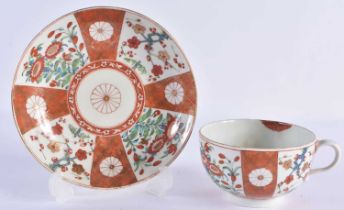 AN 18TH CENTURY WORCESTER TEACUP AND SAUCER painted with the Scarlet Japan pattern. 11 cm wide. (2)