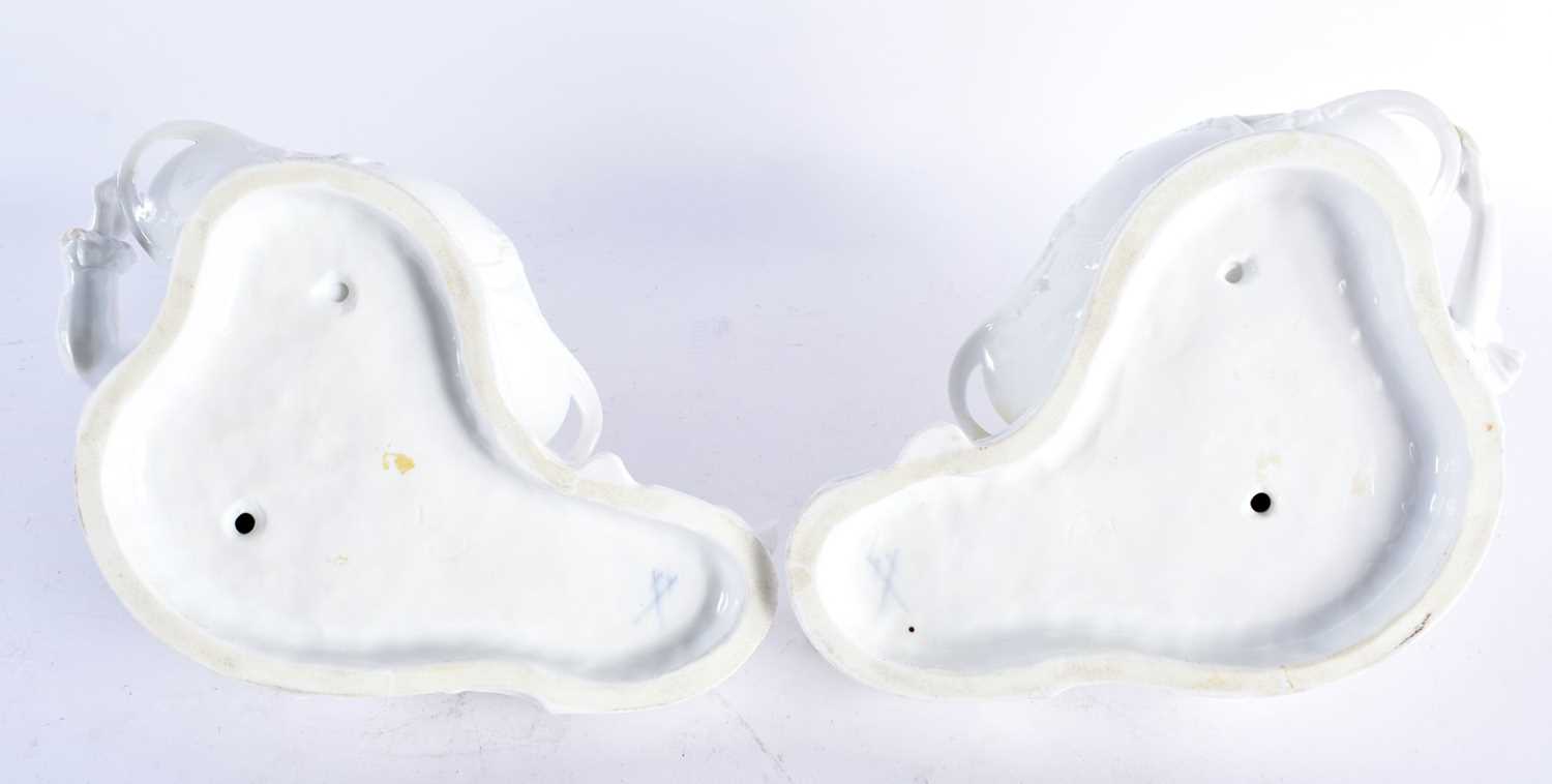 A PAIR OF 19TH CENTURY MEISSEN WHITE GLAZED PORCELAIN FIGURAL GROUPS. 24 cm x 18 cm. - Image 6 of 7