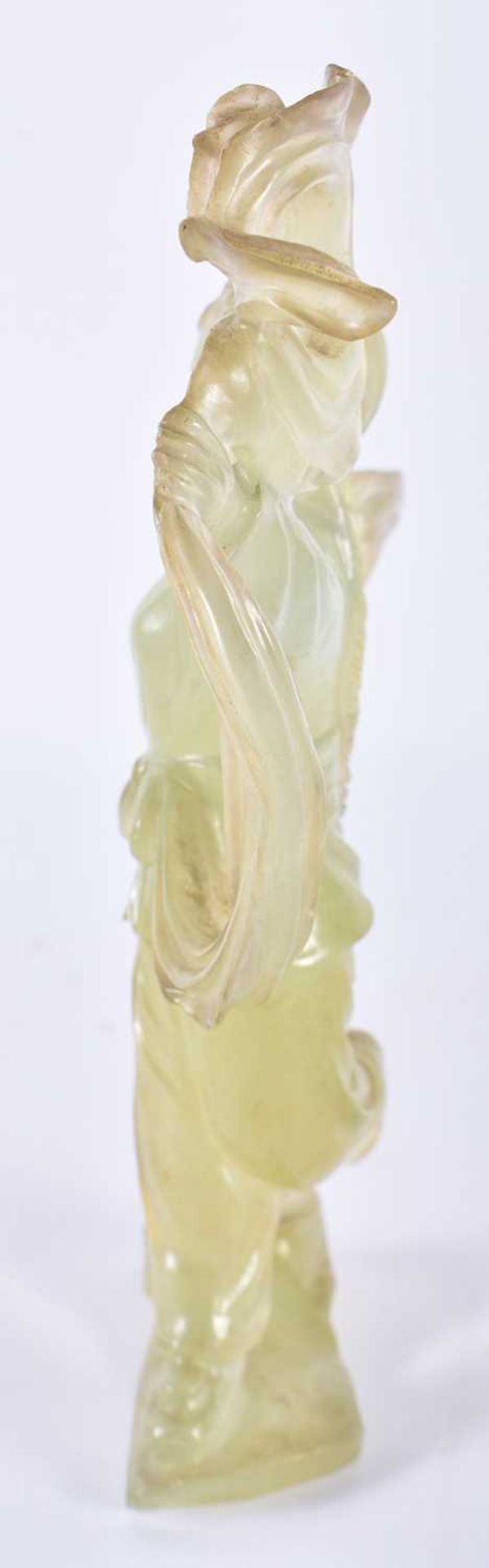 A CHINESE CULTURAL REVOLUTION CARVED JADE FIGURE OF A FEMALE modelled holding aloft her flowing - Image 4 of 6