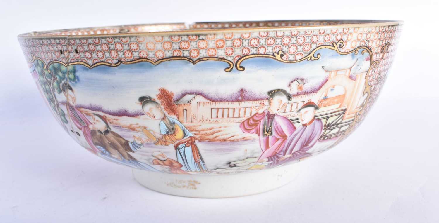 A LARGE 18TH CENTURY CHINESE BLUE AND WHITE PORCELAIN DISH Qianlong, together with a Qianlong - Image 8 of 10