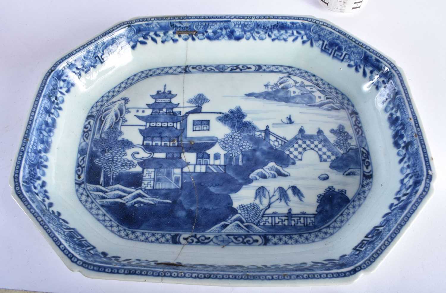 A LARGE 18TH CENTURY CHINESE BLUE AND WHITE PORCELAIN DISH Qianlong, together with a Qianlong - Image 2 of 10