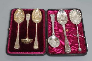 A PAIR OF LATE VICTORIAN SILVER TABLE SPOONS, maker Aldwinkle & Slater, London 1893, in Hanovarian