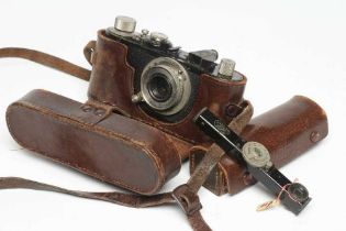 A LEICA WETZLAR DRP CAMERA, no.103462, with Leitz Elmar 1:35F=50mm lens, leather case and cased