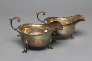 A PAIR OF EDWARDIAN SILVER SAUCEBOATS, maker Nathan and Hayes, Chester 1901, of oval form with