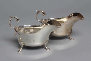 A PAIR OF EDWARDIAN SILVER SAUCEBOATS, maker's mark HA, Sheffield 1907, with shaped everted rims,