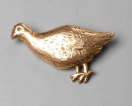A LATE VICTORIAN 9CT GOLD GROUSE BROOCH, with engraved detailing, London 1895, sponsor's mark T&B,