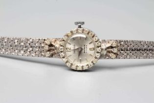 A LADY'S 18CT WHITE GOLD AND DIAMOND CURTIS WRISTWATCH, the silvered dial with applied Arabic