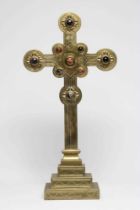 AN ARTS AND CRAFTS BRASS ALTAR CROSS, set with nine agate cabochons and embellished with incised