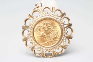 AN ELIZABETH II SOVEREIGN, 1967, in a loose 9ct gold pendant mount, London 1972, 12.8g total