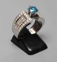 A BLUE AND WHITE DIAMOND COCKTAIL RING, the round brilliant cut blue stone of 0.8cts claw set to