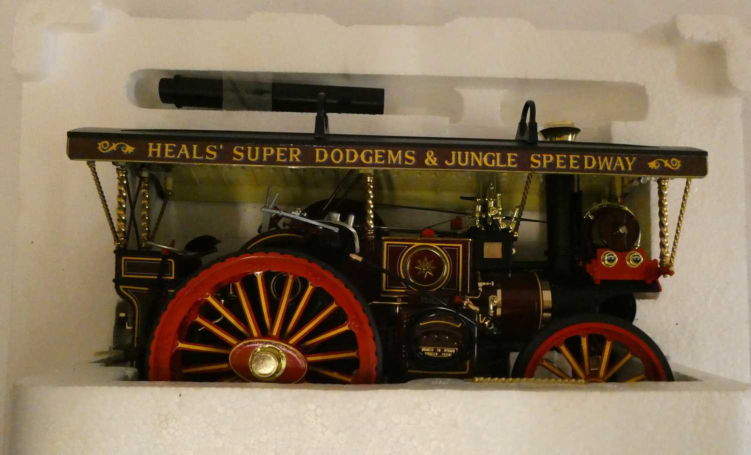 The White Rose of York 1:24th scale Burrell Showman's engine, some small items loose in box,