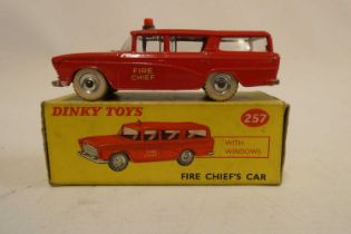 Dinky toys 257 fire chief car, box good, model excellent