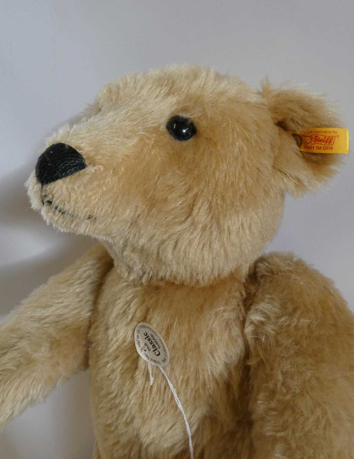 Steiff 1906 Classic teddy bear, with black button eyes, felt pads, card label to body, ear button - Image 2 of 2