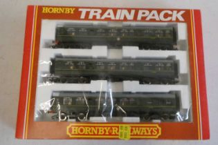 Hornby Train Pack with Class 110 three car DMU in BR green, boxed, excellent