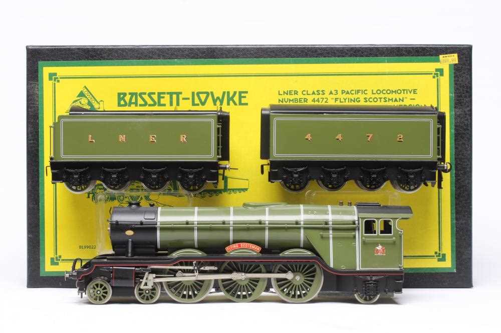 Corgi Bassett-Lowke double tender Flying Scotsman locomotive finished in LNER green, shows signs