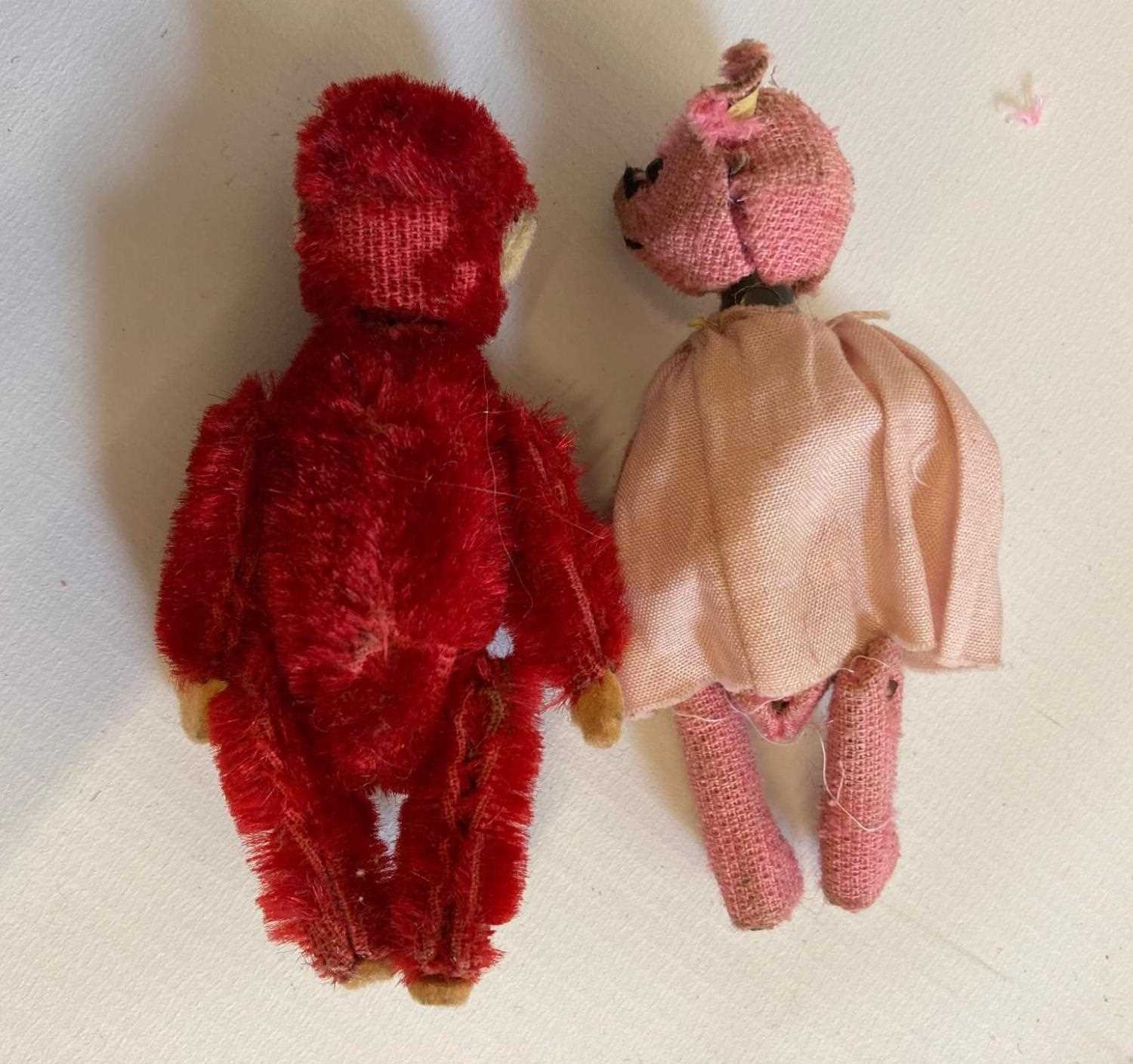 Two miniature Schuco animals, comprising a red monkey compact with internal mirror and puff, and a - Image 2 of 3