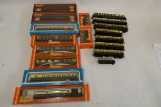 GWR coaches by Airfix and Hornby, most items boxed, fair to good