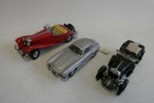 Three Franklin Mint 1/25 scale Classic cars comprising litre Bentley, SSK Mercedes and SL300
