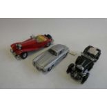 Three Franklin Mint 1/25 scale Classic cars comprising litre Bentley, SSK Mercedes and SL300