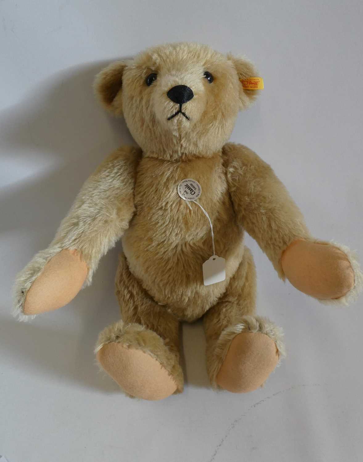 Steiff 1906 Classic teddy bear, with black button eyes, felt pads, card label to body, ear button