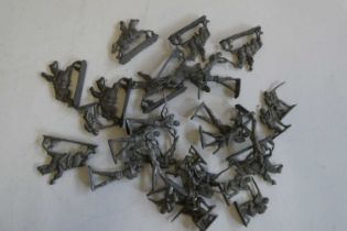 A quantity of unpainted semi flat American Civil War and World War I soldiers, good