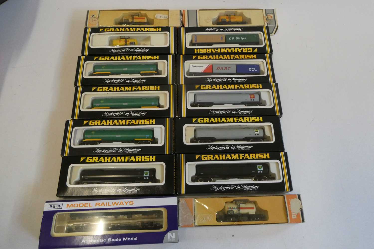 Fourteen N gauge modern image rolling stock by Graham Farish and Lima, all items boxed, good to