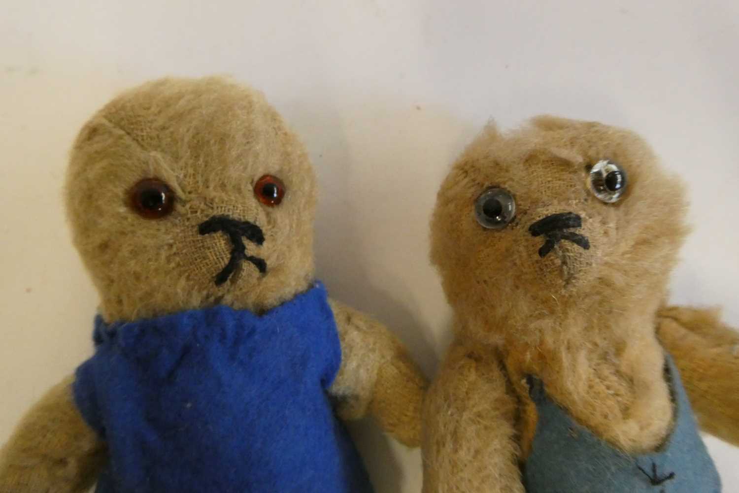 Rare Chad Valley "Three bears" mother and father teddies, both with glass eyes, felt clothing and - Bild 2 aus 4
