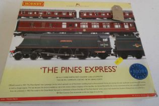 Hornby The Pines Express Train pack with West Country class locomotive and three BR Coaches,