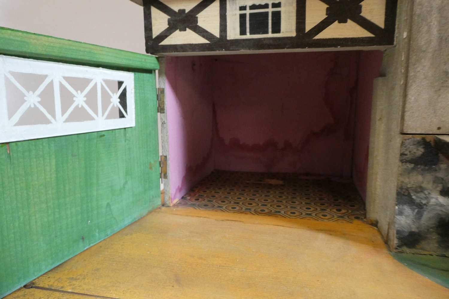 A Bavarian style German wooden dolls house, early/mid 20th century, 1/16th scale, with 2 split - Image 7 of 10