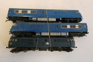 Triang blue Pullman and Airfix Class 31 diesel locomotive, fair