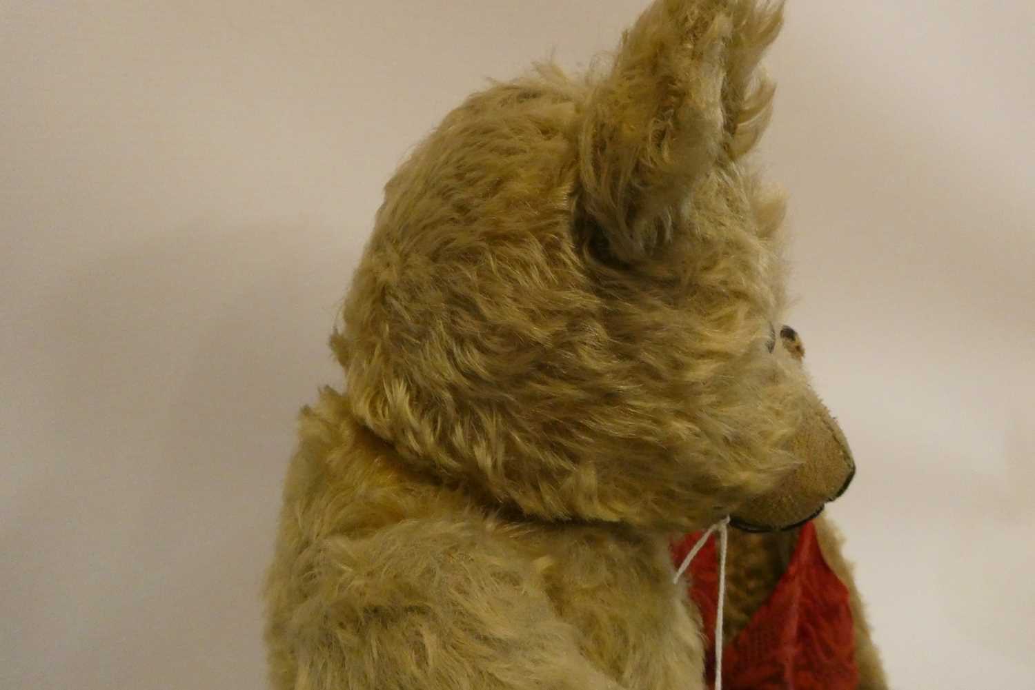 Two old straw filled teddies, comprising a 20" vintage English bear with shaven muzzle, amber eyes - Image 7 of 7