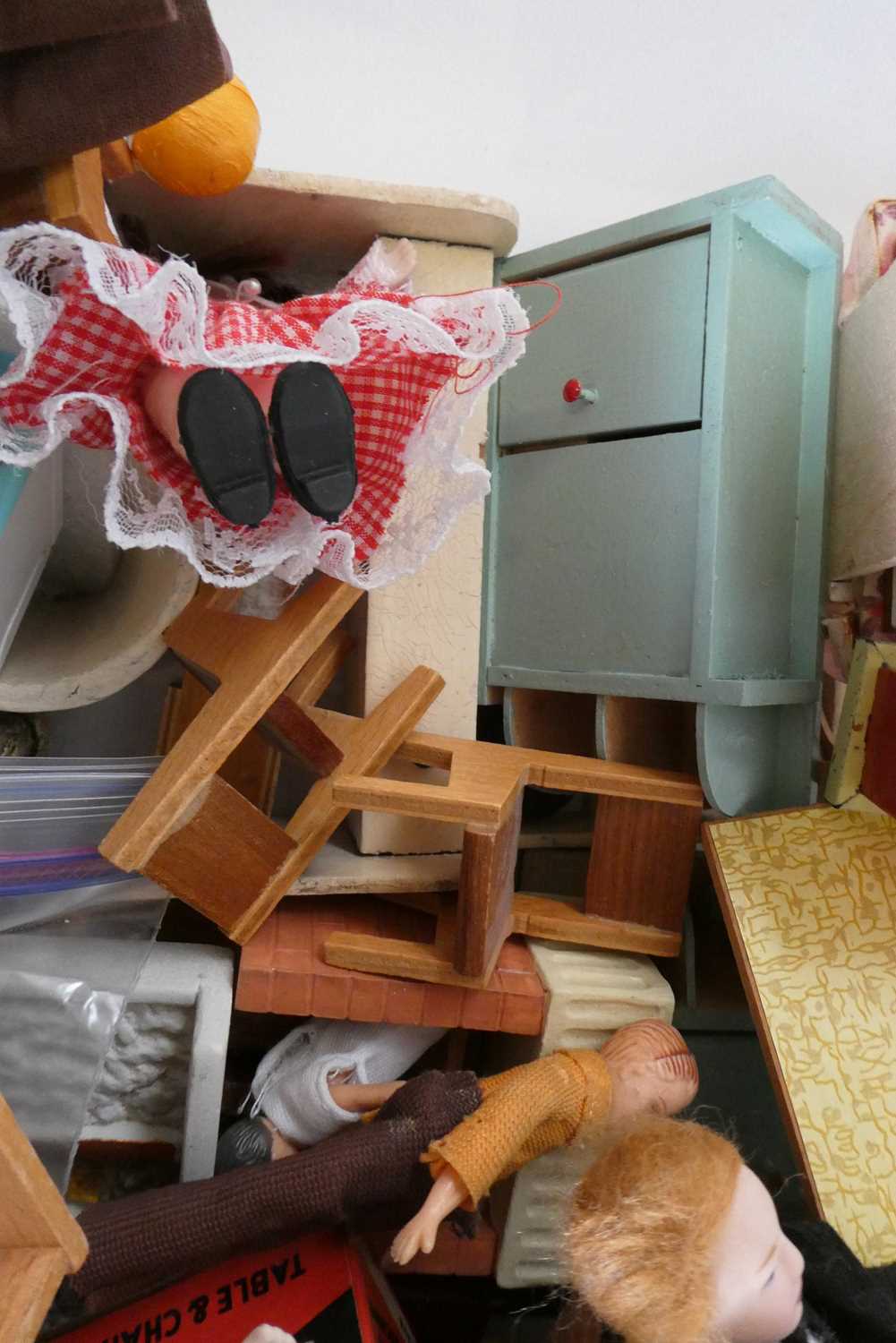 A box of dolls house furniture, dolls and accessories, including a large model telephone box, rugs - Image 4 of 4