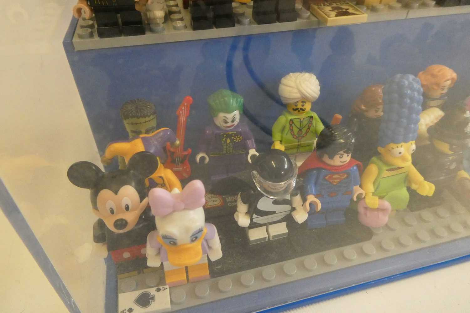 A perspex display case of Lego figures, comprising 68 characters, 3 cats, an owl and a penguin, - Bild 2 aus 7